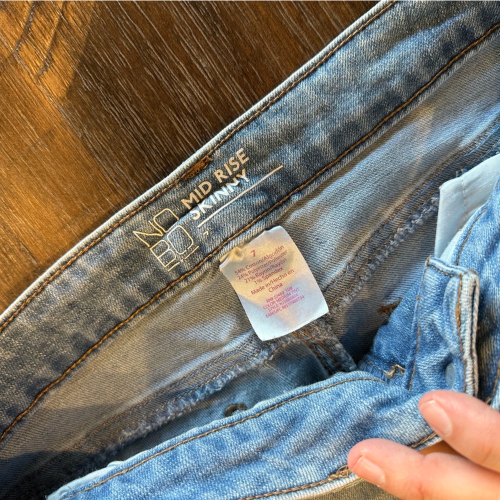 Distressed Skinny Jeans - Picture 5 of 8